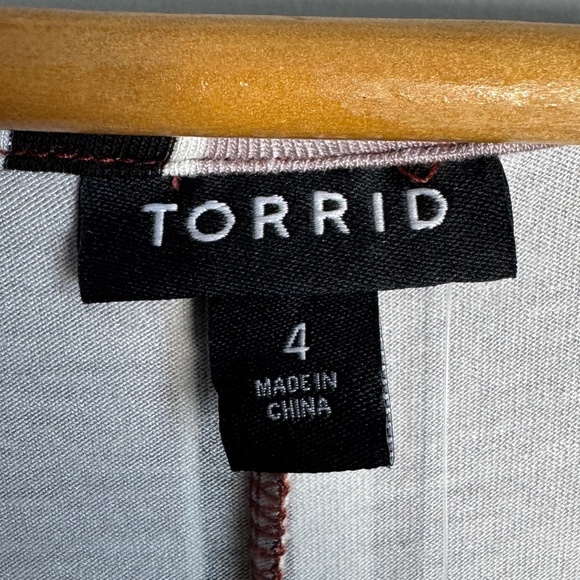 NEW Torrid 4 Women's Sleeveless Striped Twist Front Dress Bodycon Size 26 - Picture 2 of 14